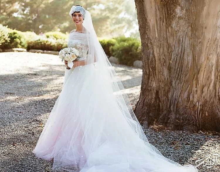 زیباترین لباسهای عروسی سلبریتیها در تمام دوران زیباترین لباسهای عروسی سلبریتیها در تمام دوران